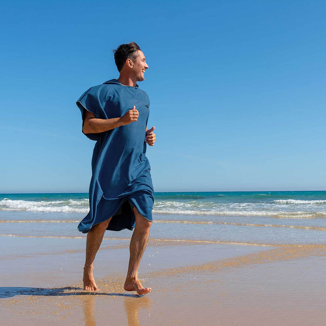 Marineblau mit grauem Rand